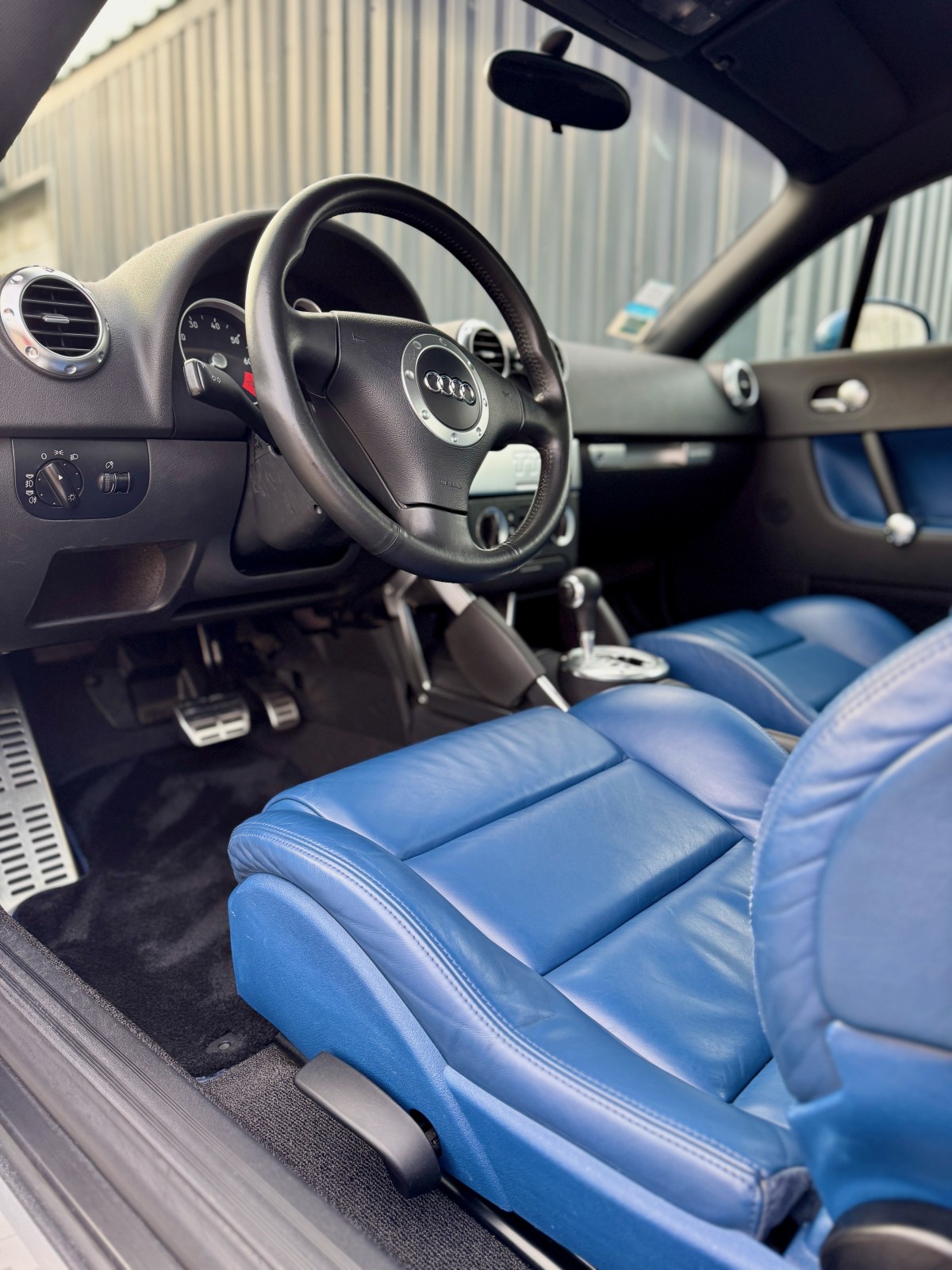 Rénovation et remise en état de véhicule de collection à Genève en Suisse