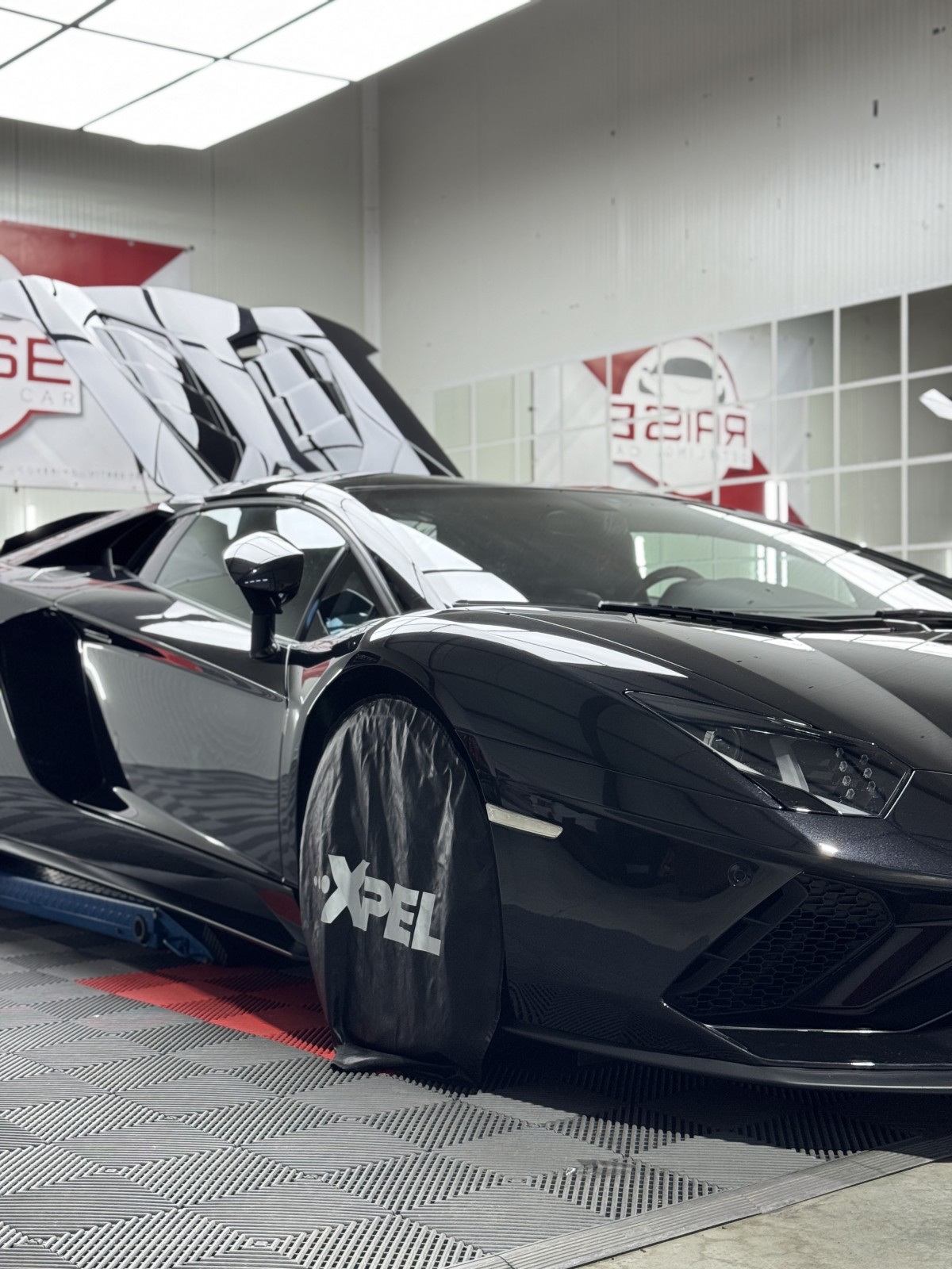 Pose de film pour protection de la carrosserie des véhicules à Genève en Suisse