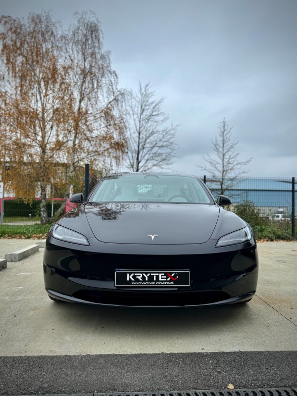 Traitement céramique Krytex sur la carrosserie Tesla Model 3 Highland d'un client à Annecy