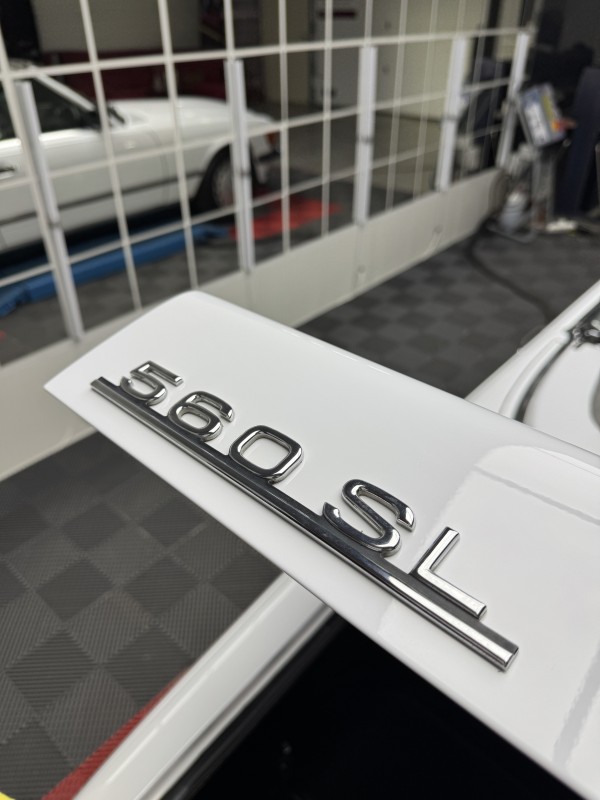 Polissage et traitement céramique complet sur une Mercedes 560 SL à Viry (proche de Genève)