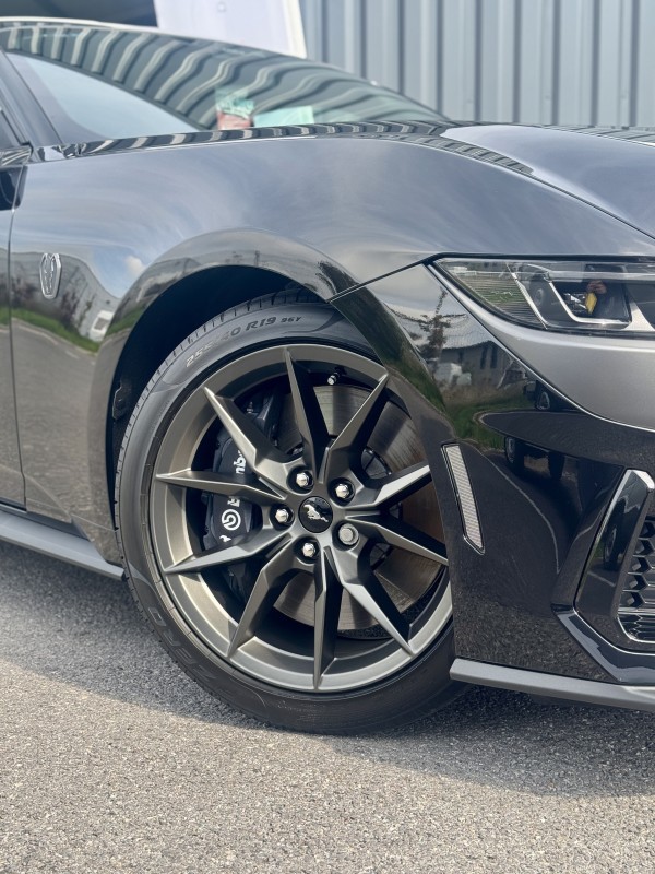 Protection complète PPF XPEL sur une Ford Mustang Dark Horse : Réalisée chez Raise Detailing Car à Viry, près de Genève