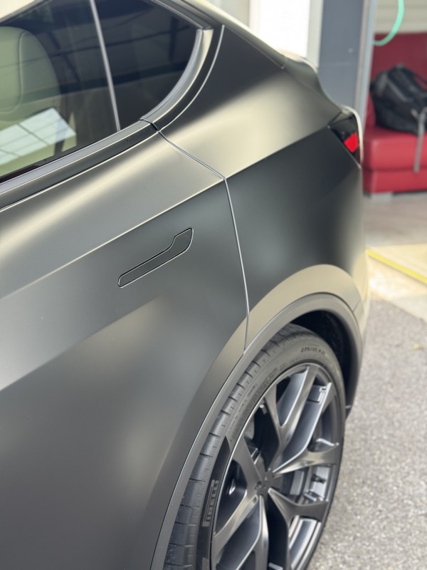 Conversion mat d’un Tesla Model Y Performance noir à Viry : un projet exclusif signé Raise Detailing Car