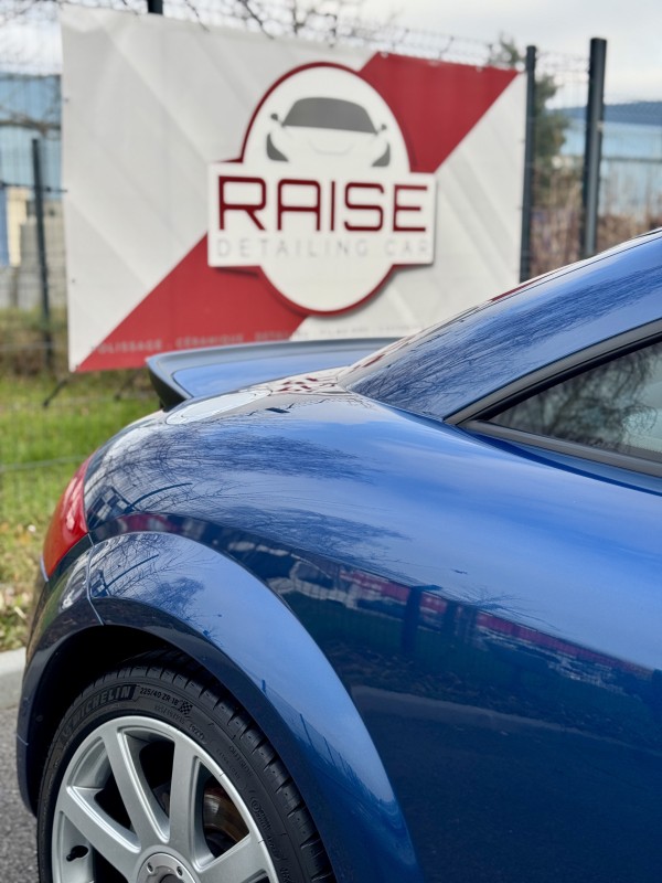 Traitement céramique monocouche Krytex pour une Audi TT dans notre centre de detailing à Viry extérieur