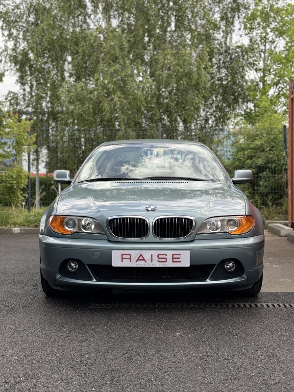 Service Raise (nettoyage intérieur et extérieur en profondeur) pour cette BMW 330 dans notre centre de detailing à Viry, Haute-Savoie