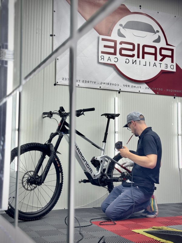 Pose de film de protection XPEL sur vélo électrique – Collaboration avec Espace Cycle Saint-Julien-en-Genevois