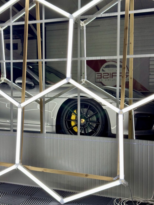 Pourquoi faire poser un PPF Xpel sur ma Porsche ? Découvrez ici la pose d'un PPF sur une Porsche Spyder 981 à Viry, entre Annecy et Genève