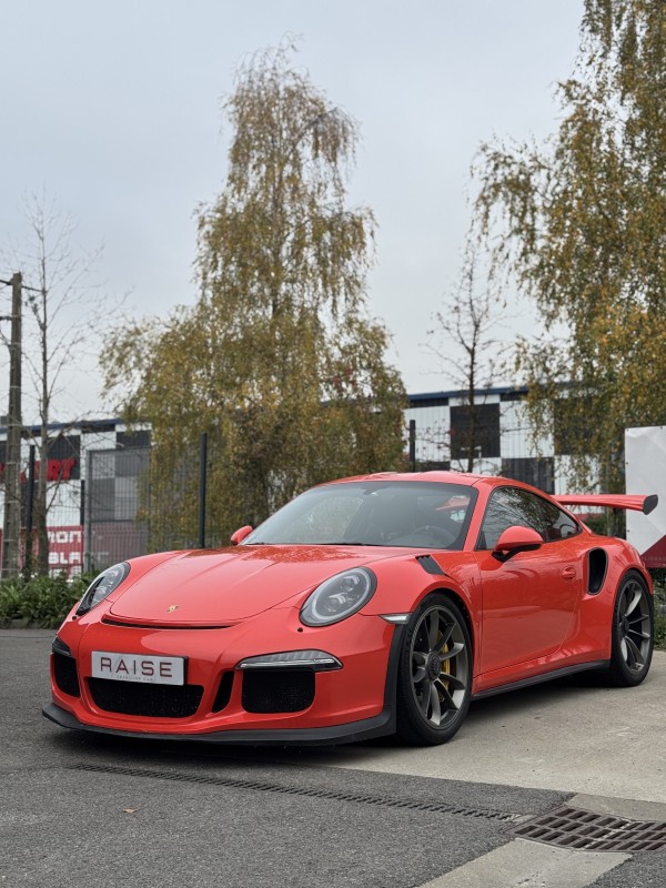 Remise à neuf pour une Porsche GT3 RS : polissage complet dans notre centre de detailing de Viry