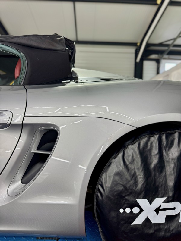 Pourquoi faire poser un PPF Xpel sur ma Porsche ? Découvrez ici la pose d'un PPF sur une Porsche Spyder 981 à Viry, entre Annecy et Genève