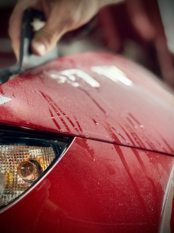 PPF XPEL sur Mazda MX-5 rouge : Oui, elle mérite une armure invisible (et stylée)