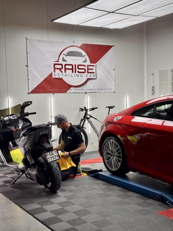 PPF XPEL sur scooter : Oui, même les deux-roues méritent une protection haut de gamme