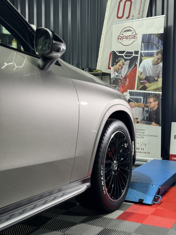 Pose de traitement céramique sur un Mercedes GLC 300