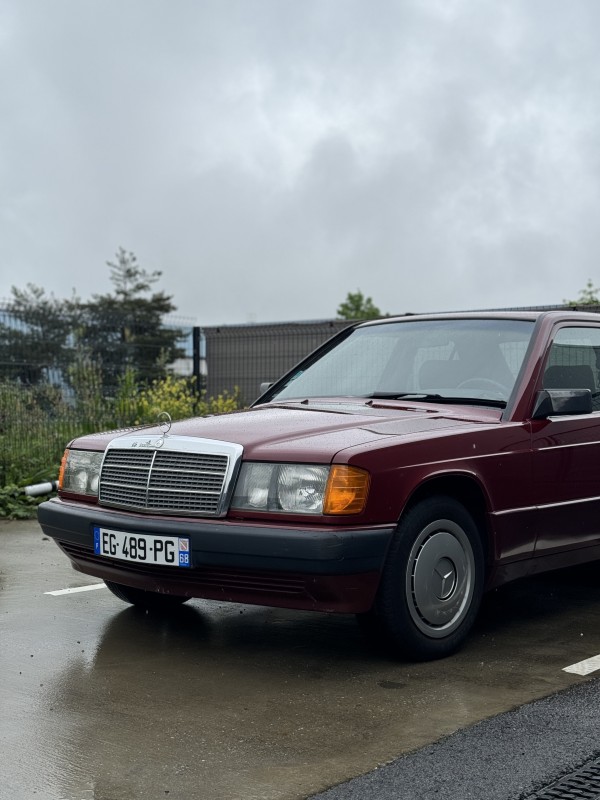 Polissage sur cette magnifique Mercedes des années 90 résultat