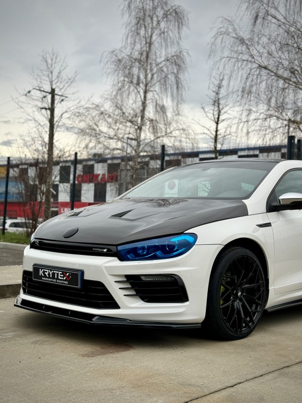 Pose d’un traitement céramique 3 couches sur une Volkswagen Scirocco, Centre esthétique automobile à Viry, près de Genève