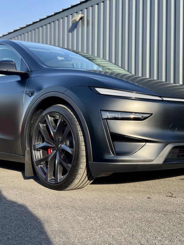 Conversion mat d’un Tesla Model Y Performance noir à Viry : un projet exclusif signé Raise Detailing Car