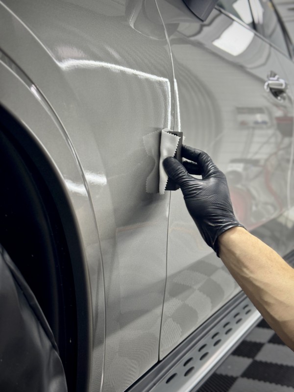 Pose de traitement céramique Krytex sur un Mercedes GLC 300 en cours