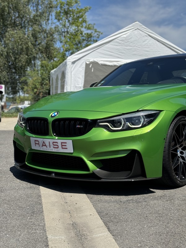 Lustrage d'une BMW M3 Compétition dans notre centre de detailing de Viry, à proximité de Genève