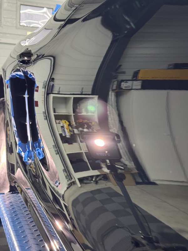 Polissage pour une magnifique Porsche 718 Boxster dans notre centre de detailing à Viry