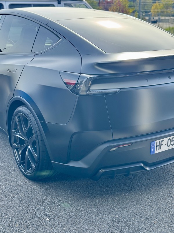 Conversion mat d’un Tesla Model Y Performance noir à Viry : un projet exclusif signé Raise Detailing Car
