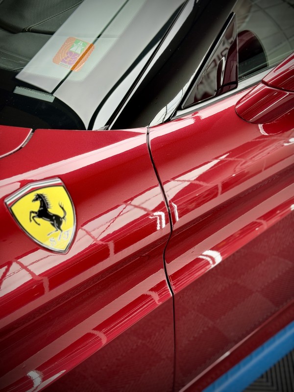 Protection PPF XPEL sur Ferrari California T : l’élégance préservée