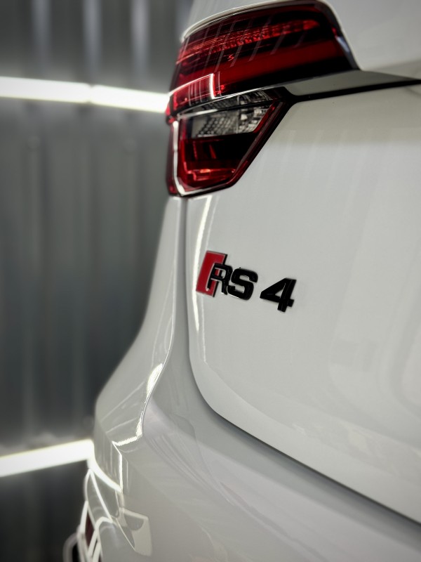 Polissage d'une Audi RS4 à Viry à proximité de Genève coffre