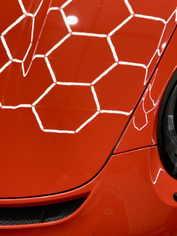 Remise à neuf pour une Porsche GT3 RS : polissage complet dans notre centre de detailing de Viry détails avant