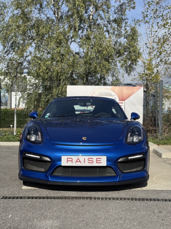 Le choix de la meilleure protection pour cette Porsche 718 GT4 : un film de protection XPEL dans notre centre de detailing à Viry