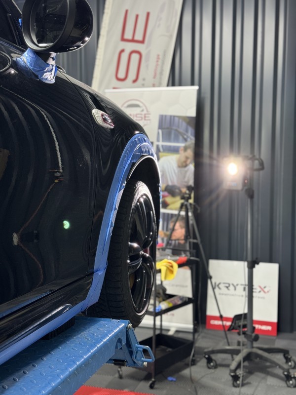 Polissage de la carrosserie d'une Mini : Donnez une nouvelle jeunesse à votre véhicule, processus