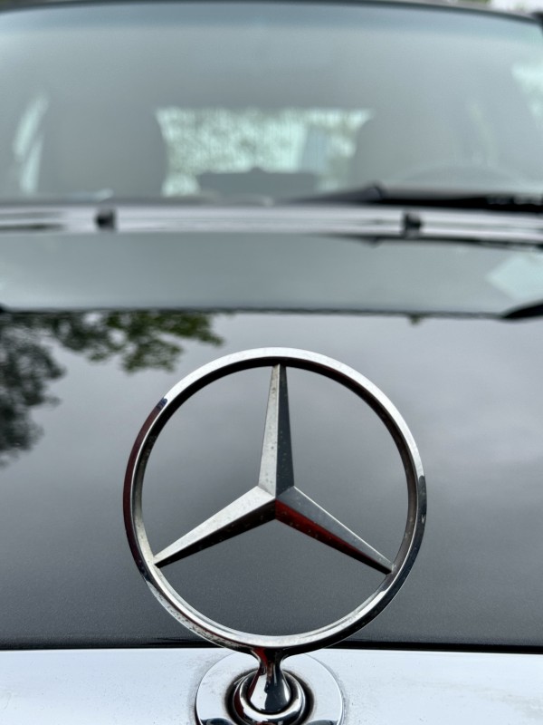 Voiture de collection ? Vous souhaitez la protéger et la sublimer ? Voici notre projet sur cette Mercedes 190 de 1993, pose de traitement céramique dans notre centre de detailing à Viry.