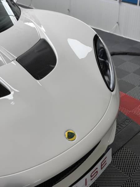 Lotus Elise Blanche, raise detailing car Viry Haute-Savoie