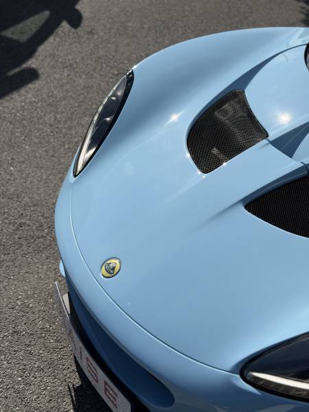 Polissage complet et protection PPF sur une Lotus Elise bleue à Viry en Haute-Savoie, proche Genève et Annecy