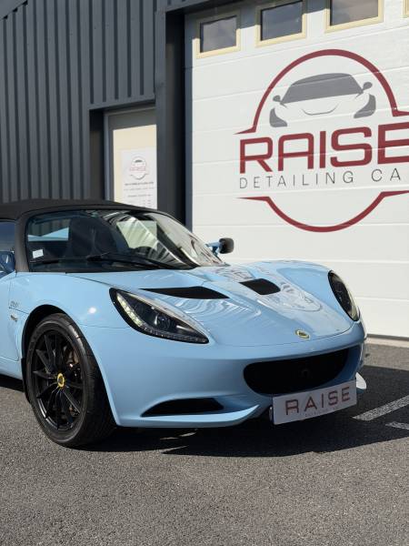 Polissage complet et protection PPF sur une Lotus Elise bleue à Viry en Haute-Savoie, proche Genève et Annecy