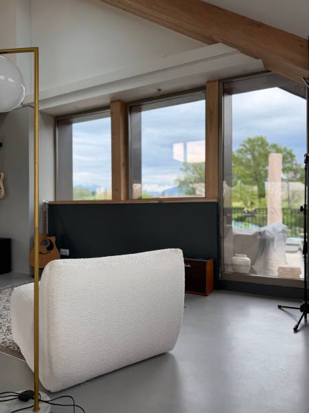 Comment réduire efficacement la chaleur dans une maison équipée de grandes baies vitrées à Annecy sans installer de climatisation ?