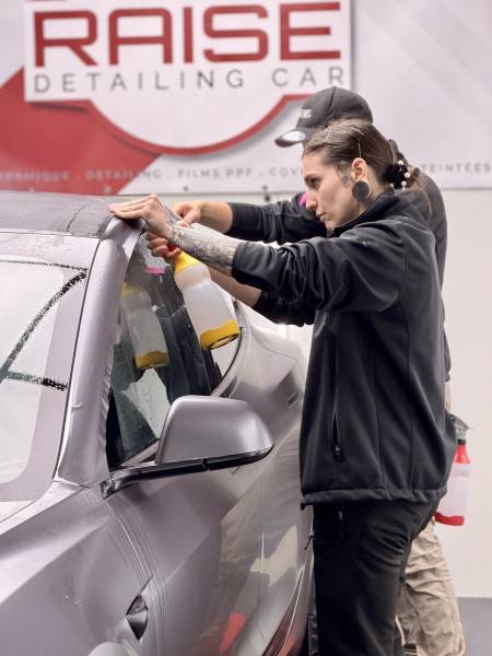 PPF Tesla Model Y à Genève et Annecy : protéger efficacement votre véhicule avec un film XPEL