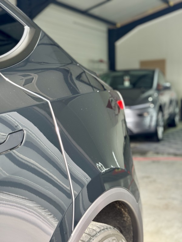 Je ne sais pas quoi choisir entre une marque de PPF moins cher et XPEL ? Découvrez pourquoi chez Raise nous avons choisi de travailler avec la marque XPEL