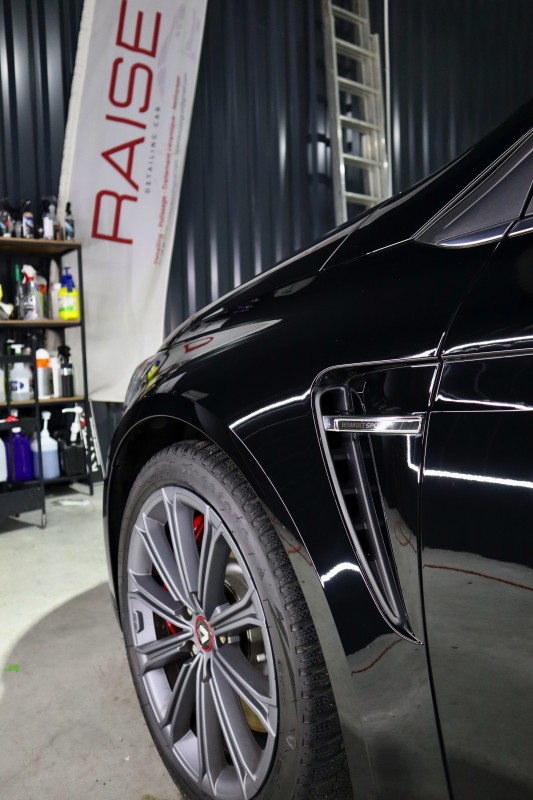 Polissage de la carrosserie d'une Megane RS noir d'un client à Viry
