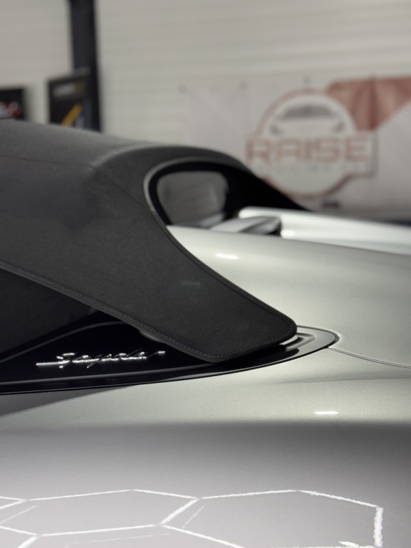 Pourquoi faire poser un PPF Xpel sur ma Porsche ? Découvrez ici la pose d'un PPF sur une Porsche Spyder 981 à Viry, entre Annecy et Genève