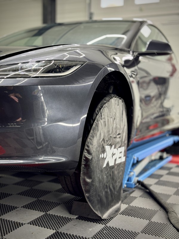 Film PPF Xpel sur carrosserie de Tesla Model 3 Highland à Viry