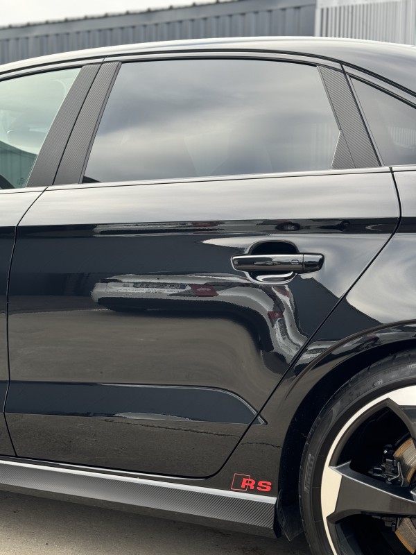 Pourquoi faire un covering sur votre véhicule à Viry, près de Genève ? Exemple avec une Audi RS3 poignées