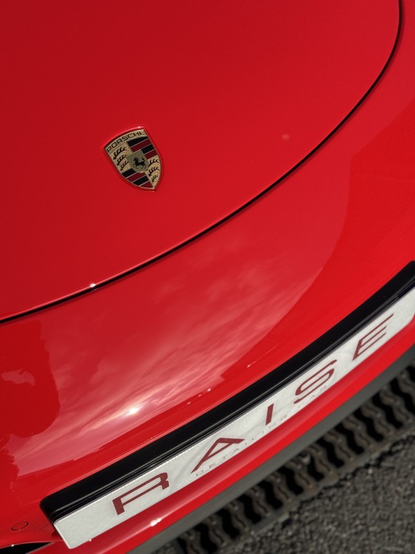 Pose partielle de PPF XPEL pour une Porsche 911 Carrera 4 GTS dans notre centre de detailing de Viry détails 