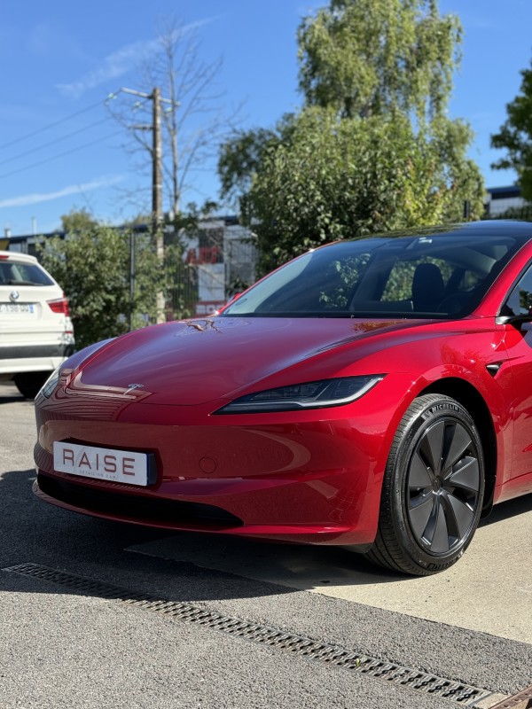 Pose de protection de jantes Alloygator sur ce nouveau Model 3 Tesla dans notre centre de detailing de Viry, pour notre client de Valleiry
