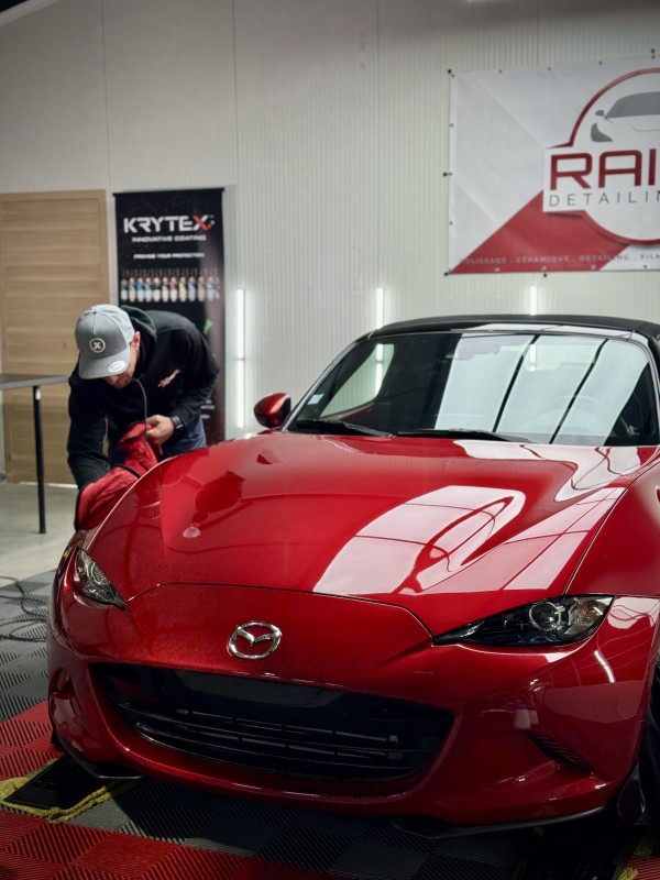 PPF XPEL sur Mazda MX-5 rouge : Oui, elle mérite une armure invisible (et stylée)