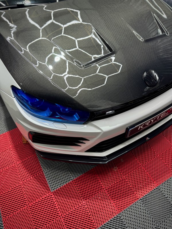 Pose d’un traitement céramique 3 couches sur une Volkswagen Scirocco, Centre esthétique automobile à Viry