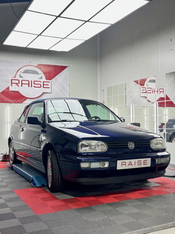 Rénovation complète de la carrosserie sur une Volkswagen ancienne – Polissage intensif à Viry, entre Genève et Annecy