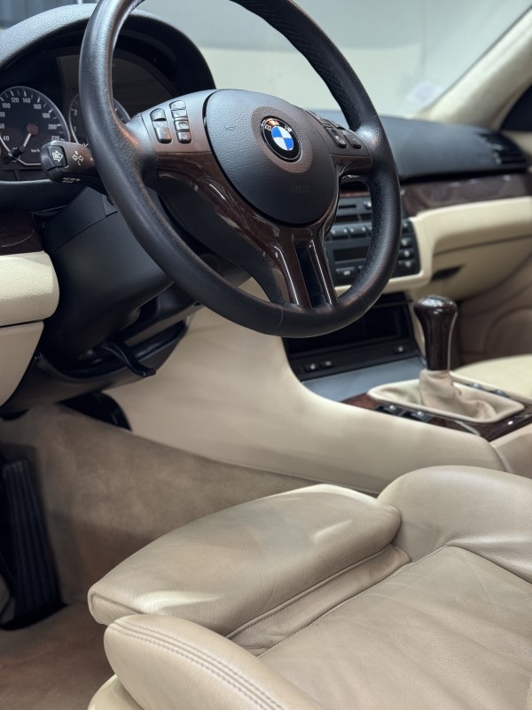 Je suis propriétaire d'une BMW 330, et j'ai des sièges en cuir, comment puis-je les entretenir et les protéger à proximité de Genève ?
