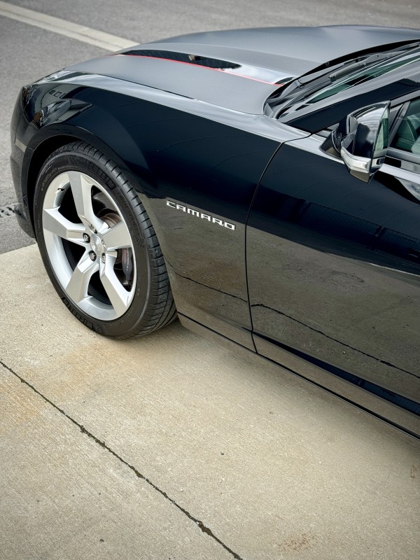 Polissage et traitement céramique monocouche d'une Chevrolet Camaro de côté