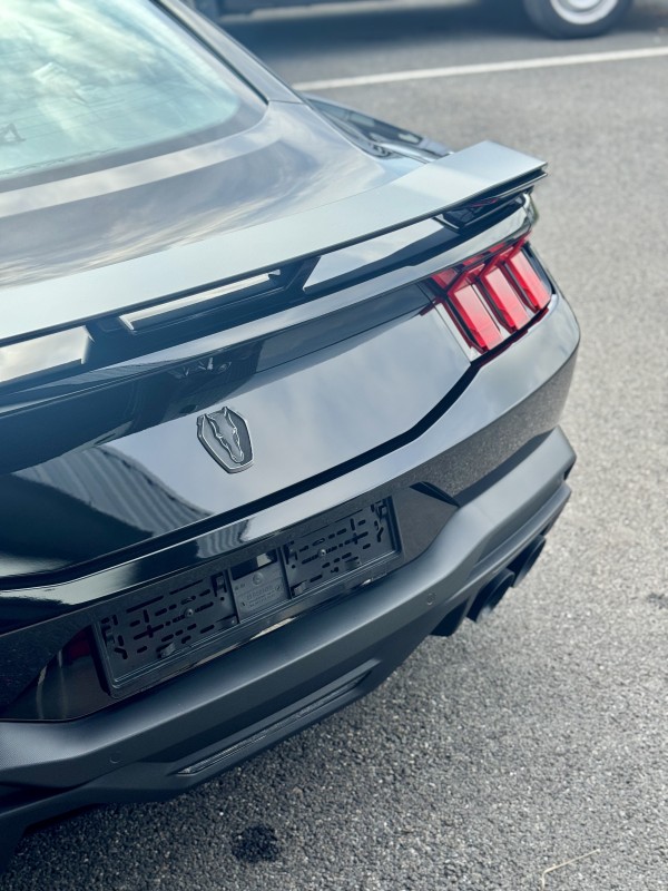 Protection complète PPF XPEL sur une Ford Mustang Dark Horse : Réalisée chez Raise Detailing Car à Viry, près de Genève