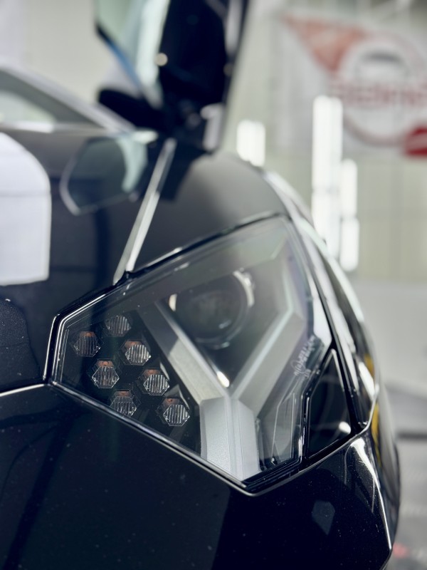 Protéger les optiques et le carbone d’une Lamborghini : les zones oubliées du detailing haut de gamme – Raise Detailing à Viry (Genève / Annecy)