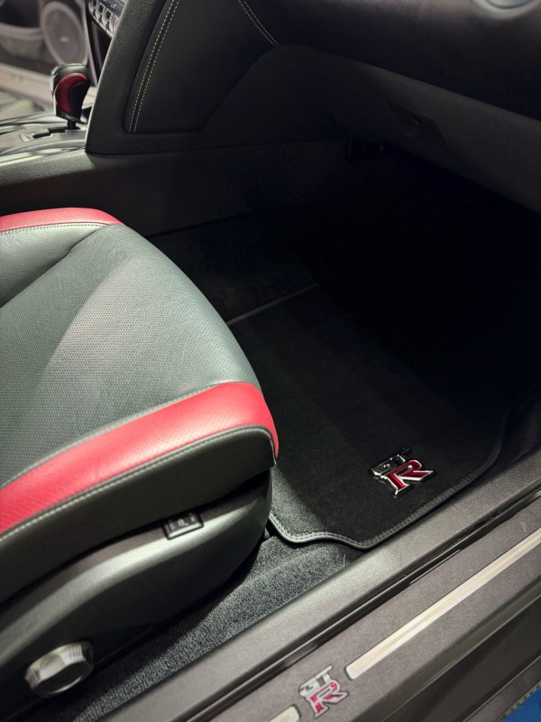 Nettoyage intérieur extérieur d'une Nissan GTR à Viry